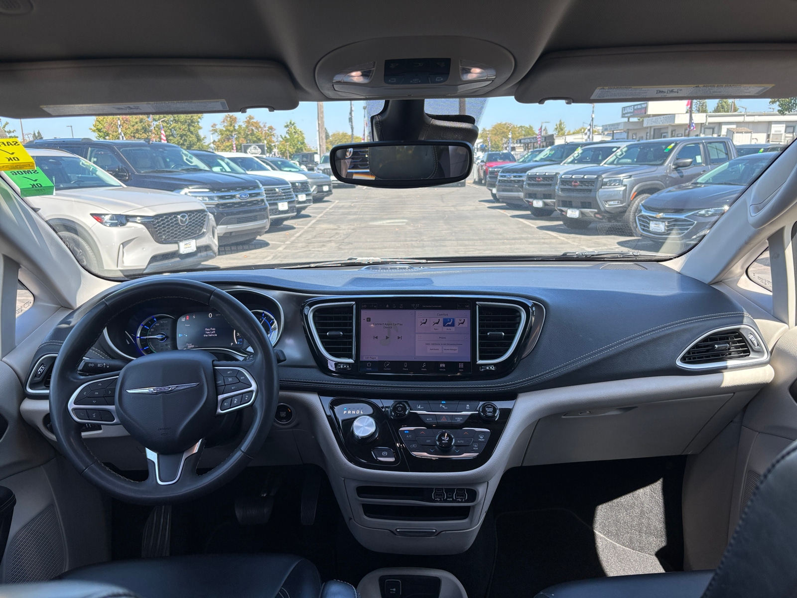 Thumbnail: 2023 Chrysler Pacifica - 3