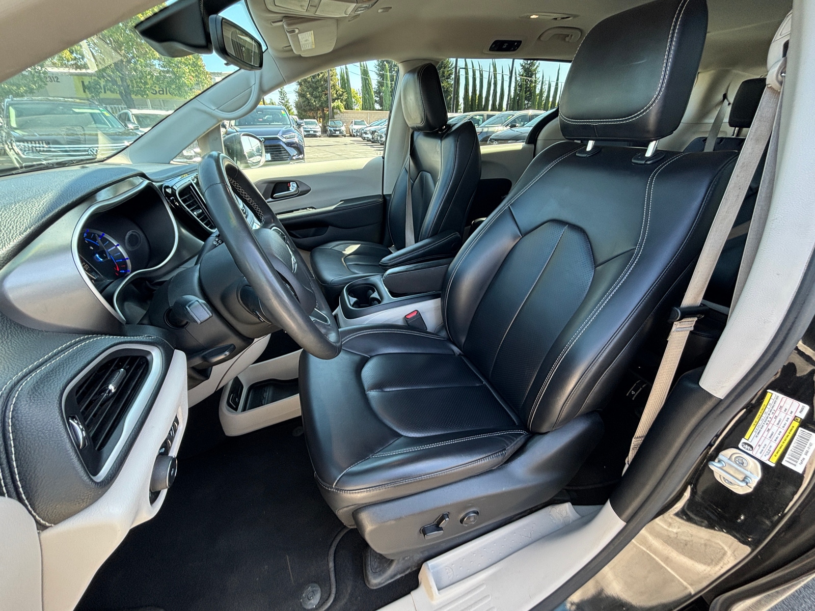 Thumbnail: 2023 Chrysler Pacifica - 2