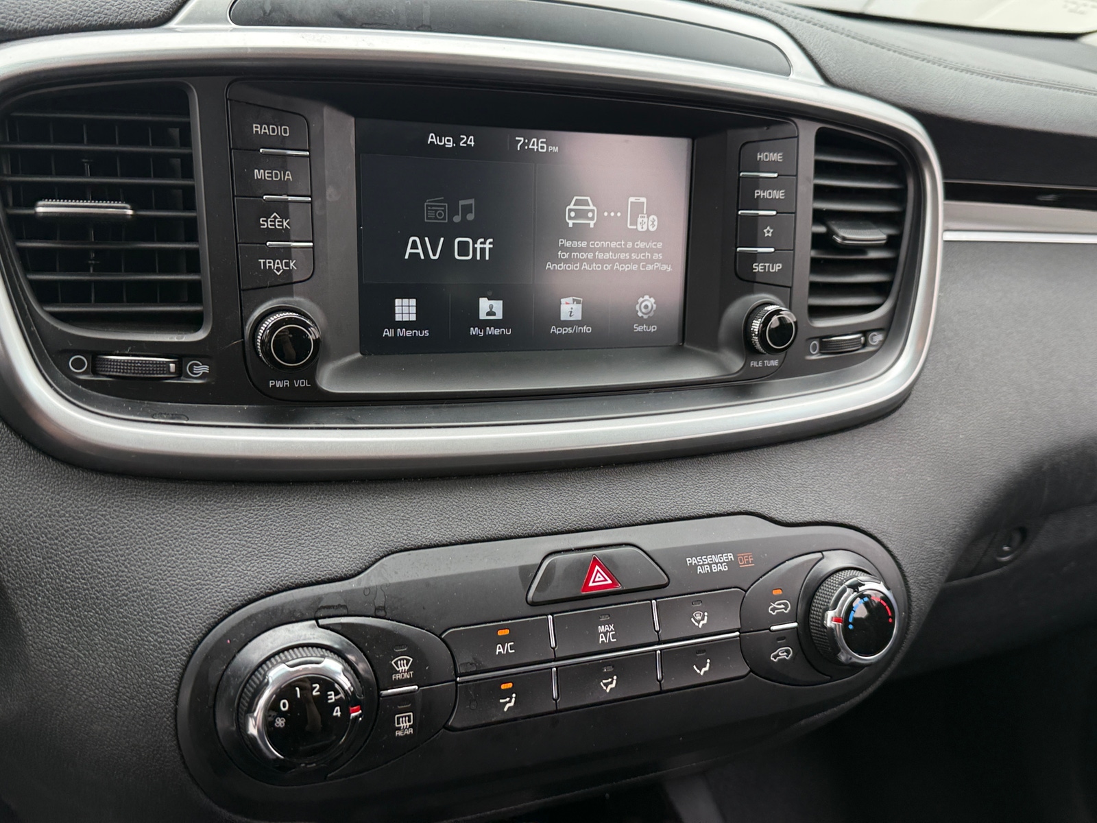 Thumbnail: 2020 Kia Sorento - 4