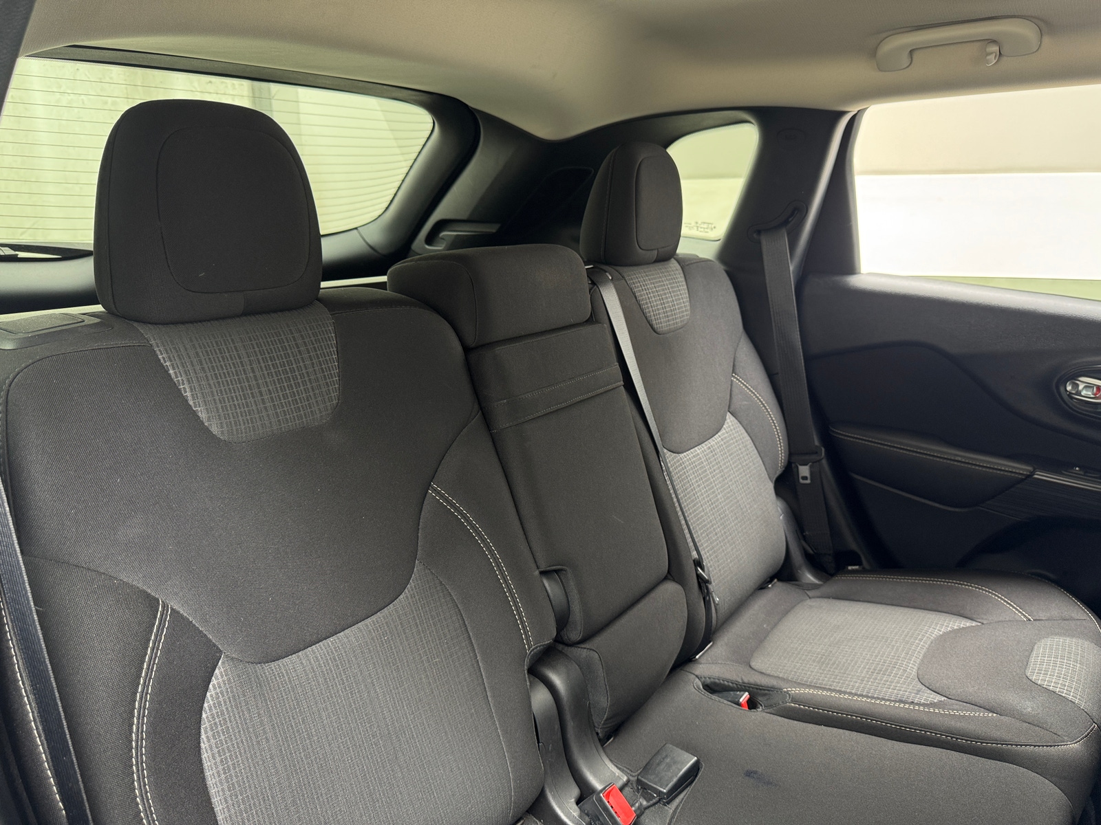 Thumbnail: 2015 Jeep Cherokee - 6