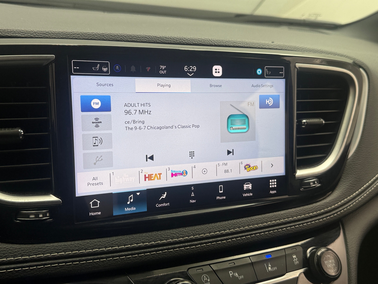 Thumbnail: 2026 Chrysler Pacifica - 3