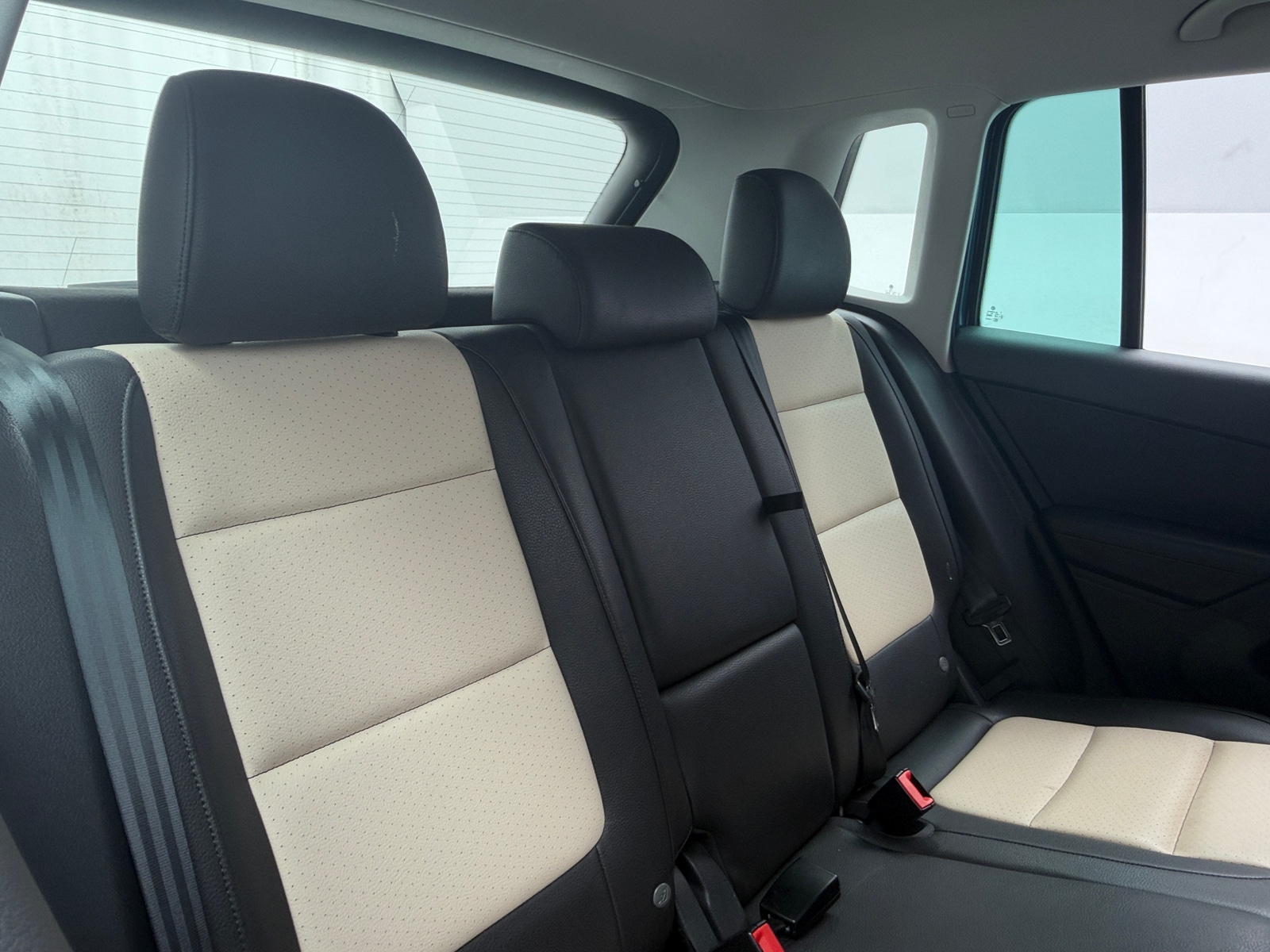 Thumbnail: 2017 Volkswagen Tiguan - 6