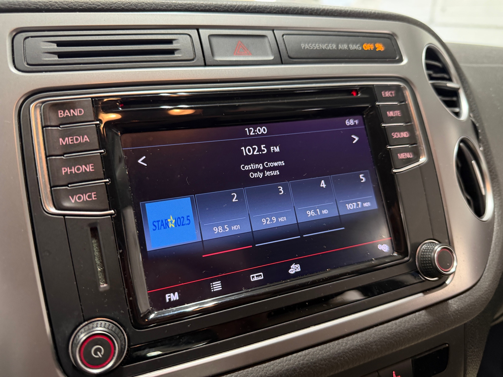 Thumbnail: 2017 Volkswagen Tiguan - 4
