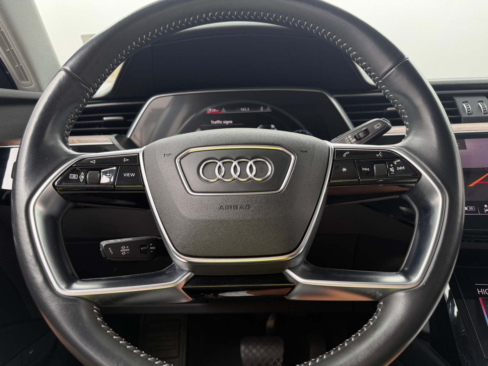 Thumbnail: 2019 Audi e-tron - 4