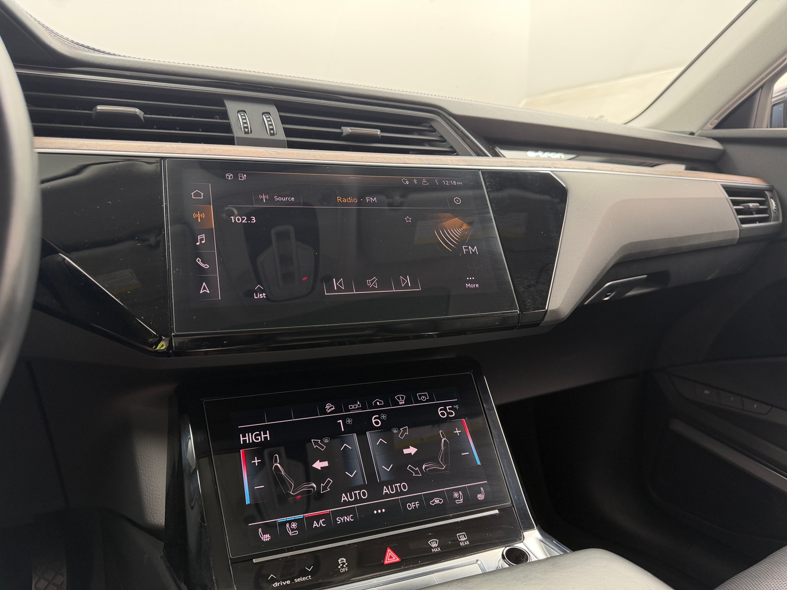 Thumbnail: 2019 Audi e-tron - 3