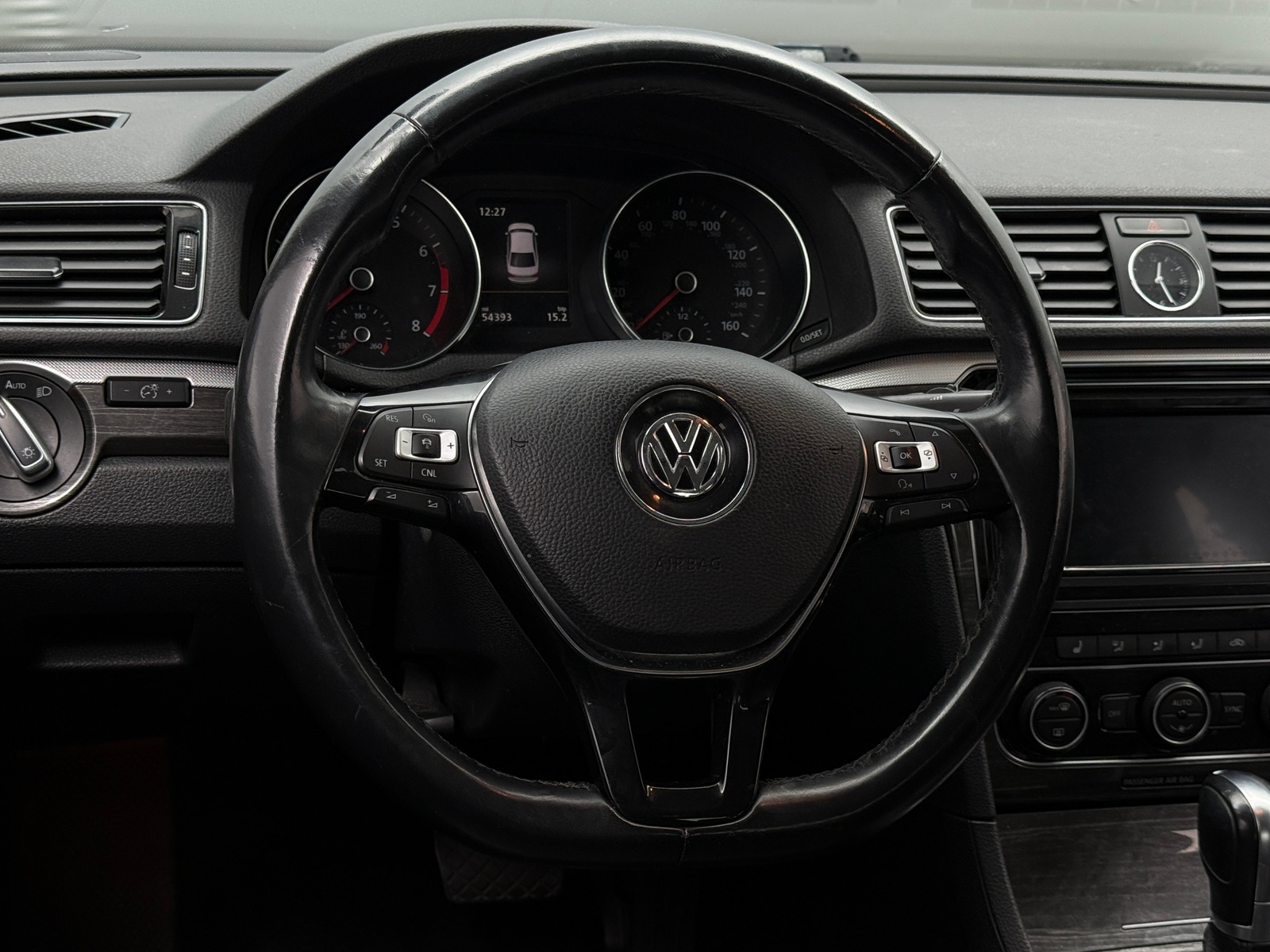 Thumbnail: 2017 Volkswagen Passat - 5