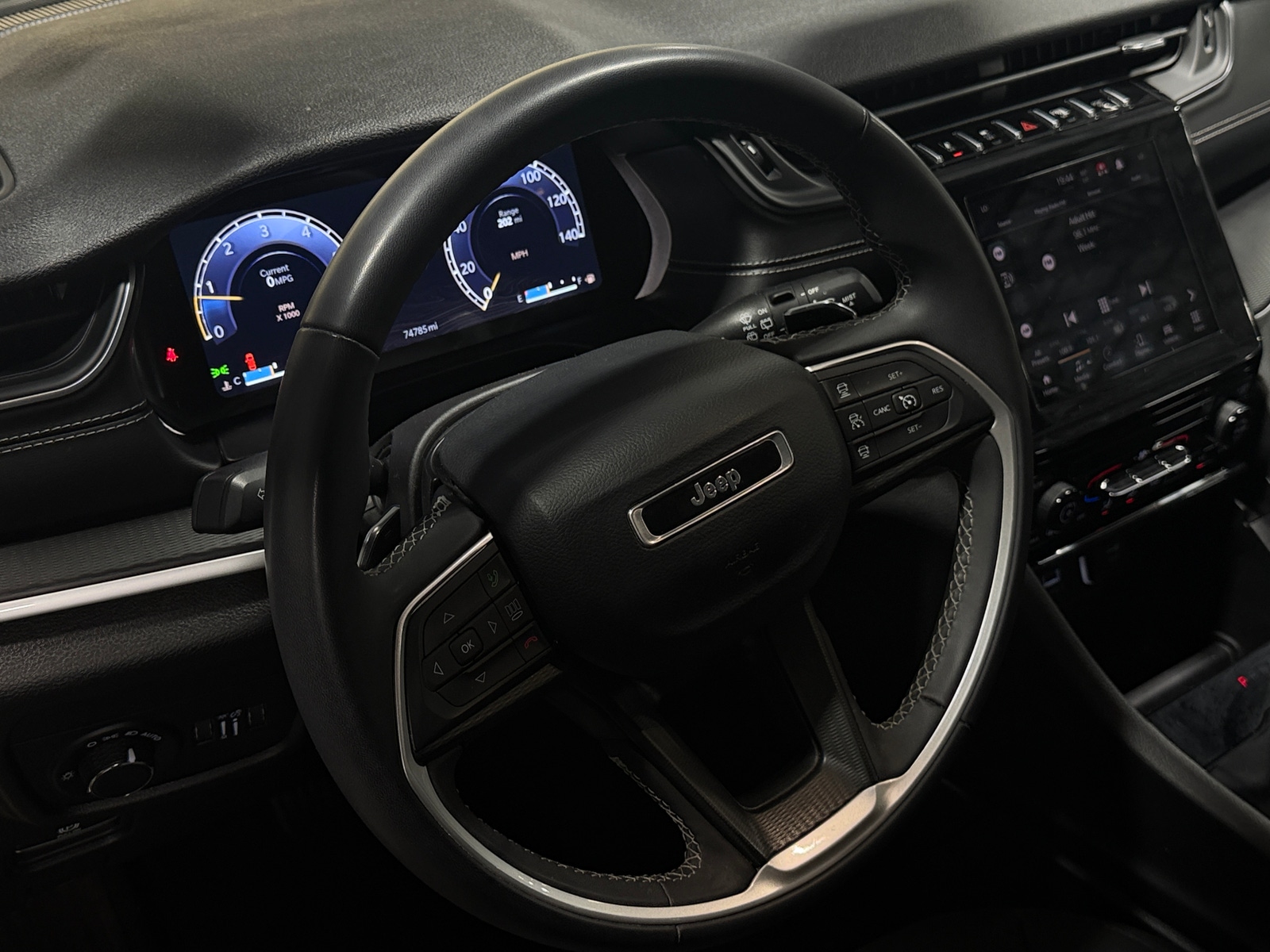 Thumbnail: 2023 Jeep Grand Cherokee L - 5