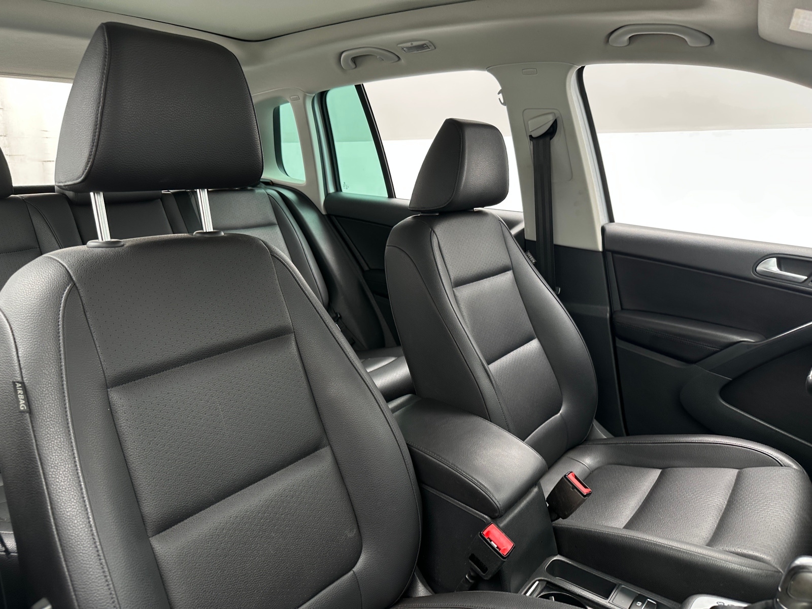 Thumbnail: 2017 Volkswagen Tiguan - 2
