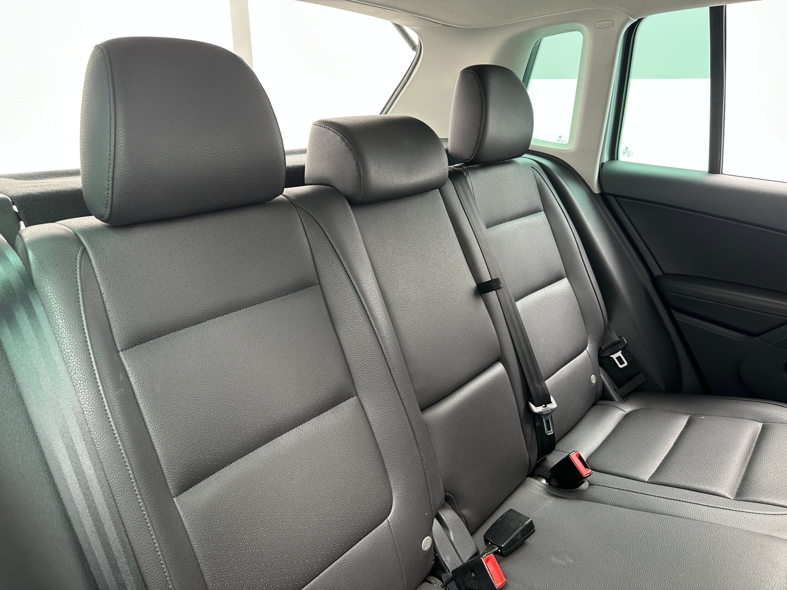 Thumbnail: 2017 Volkswagen Tiguan - 6