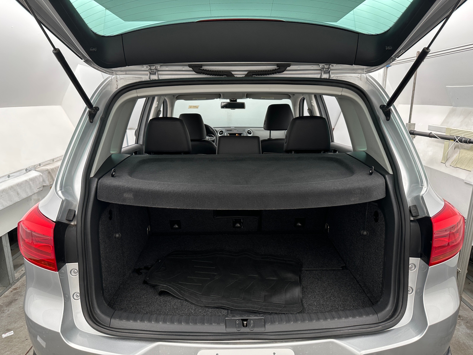 Thumbnail: 2017 Volkswagen Tiguan - 7