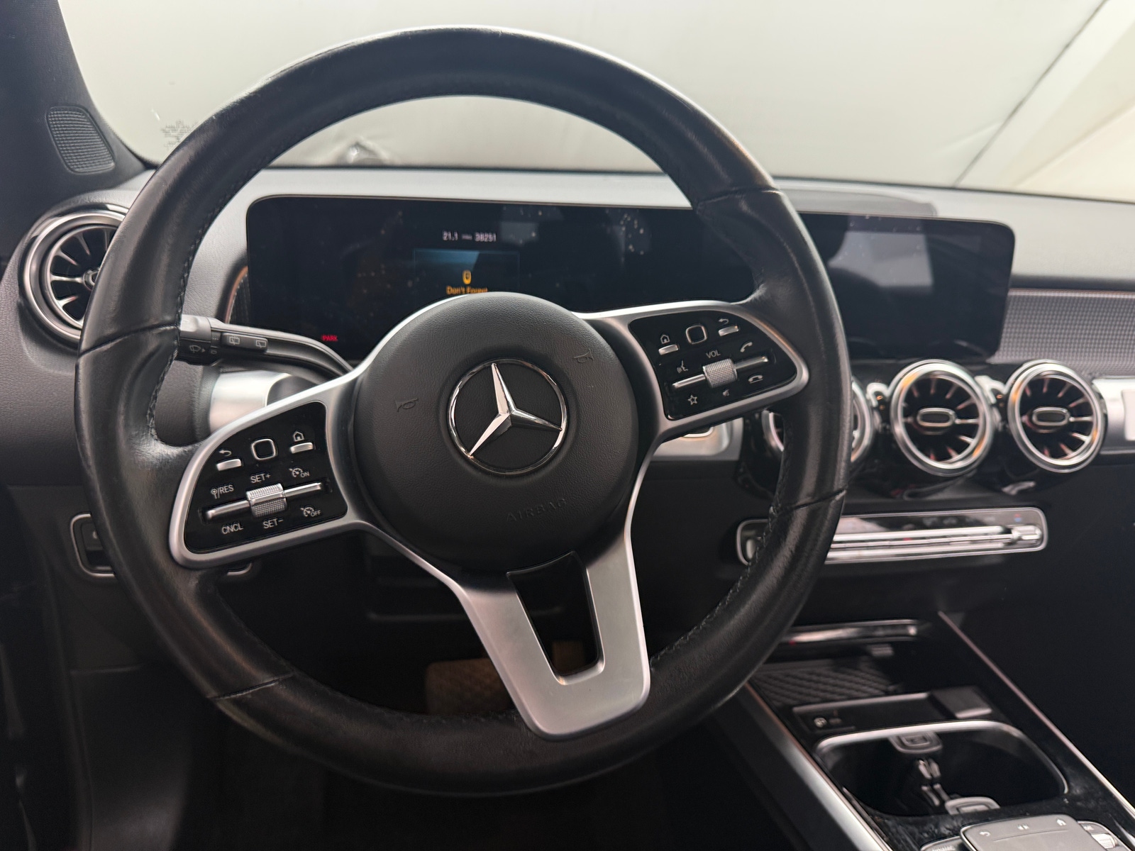 Thumbnail: 2022 Mercedes-Benz GLB - 4