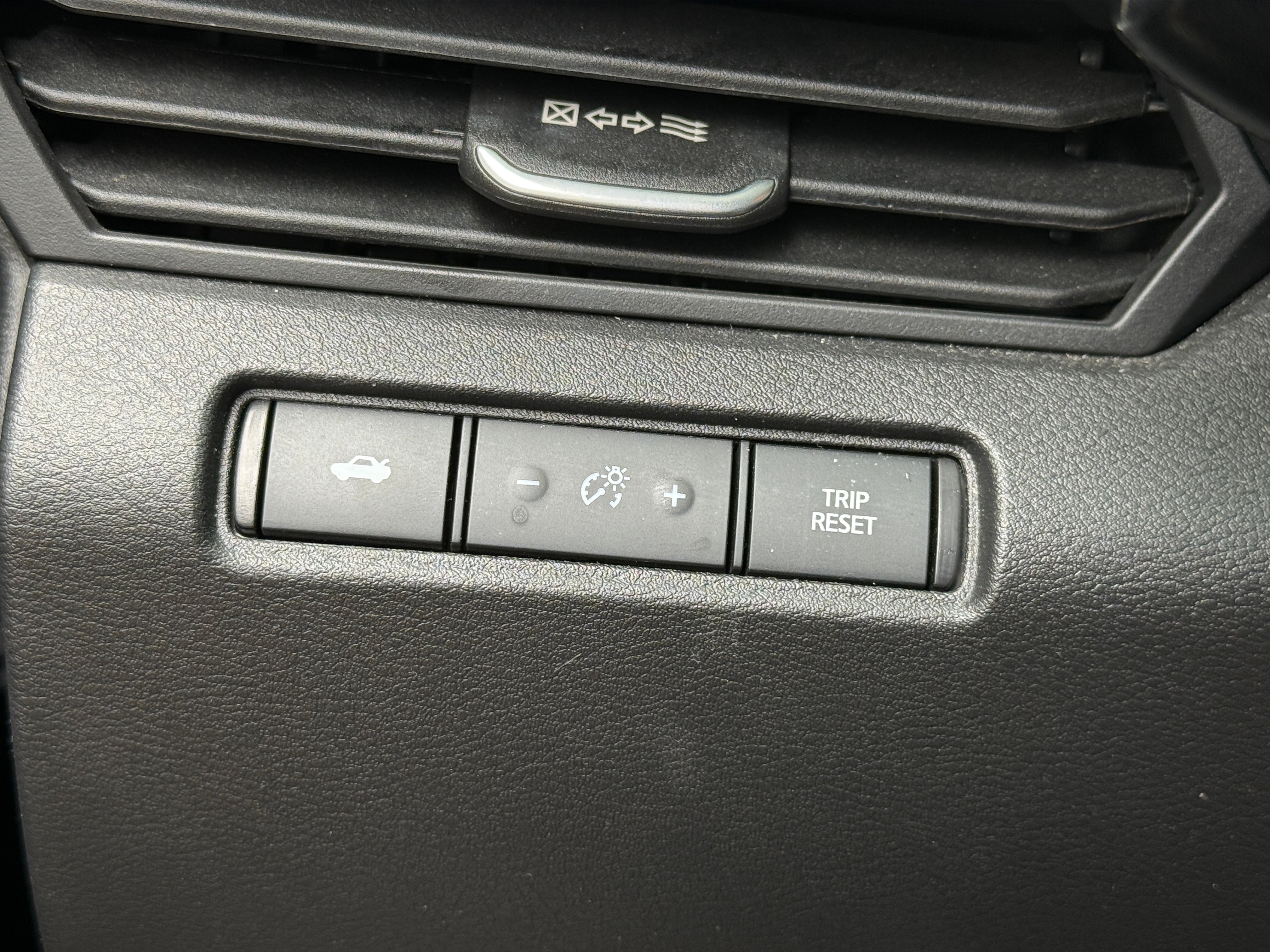 2025 Nissan Altima SV - Photo 11