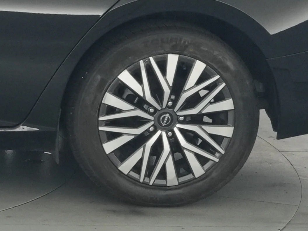 2025 Nissan Altima SV - Photo 17