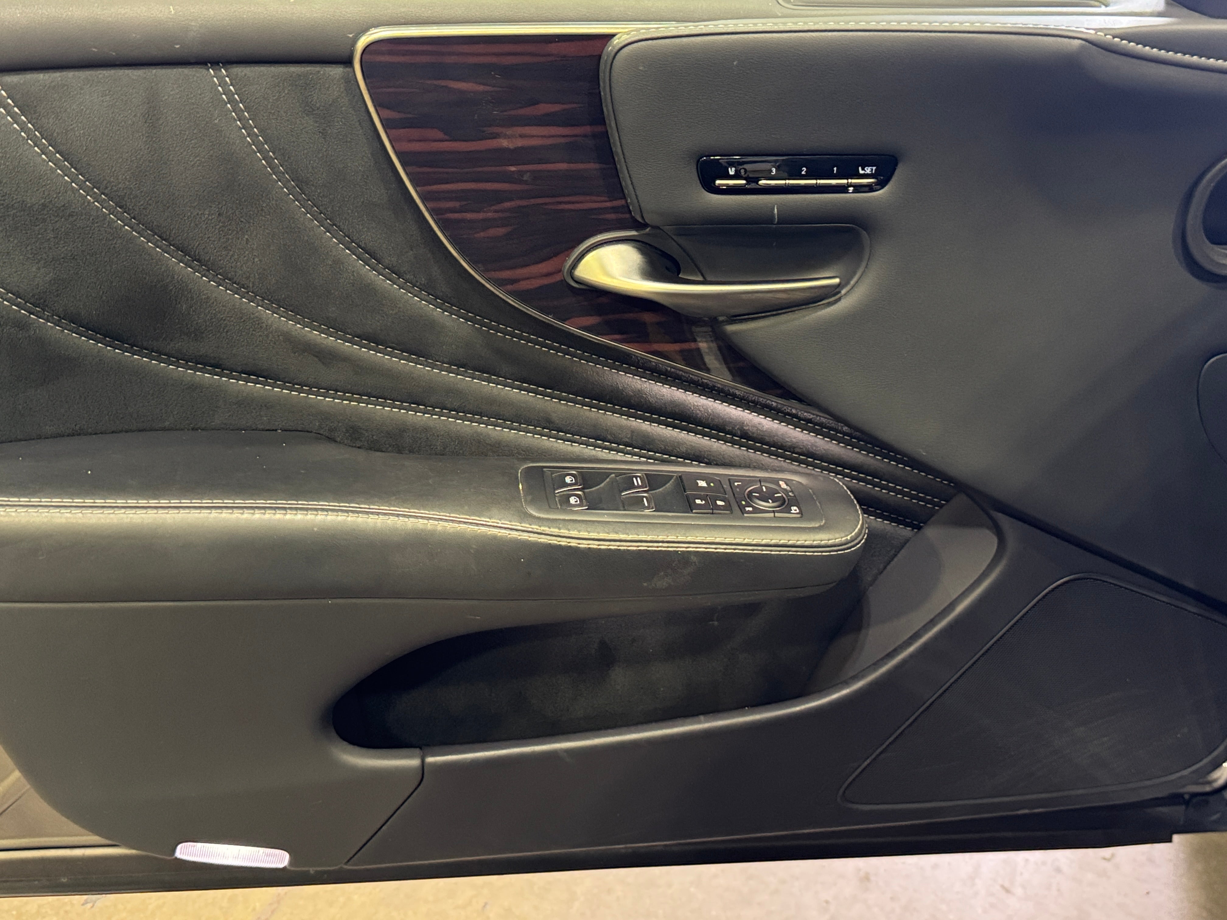 2018 Lexus LS Base