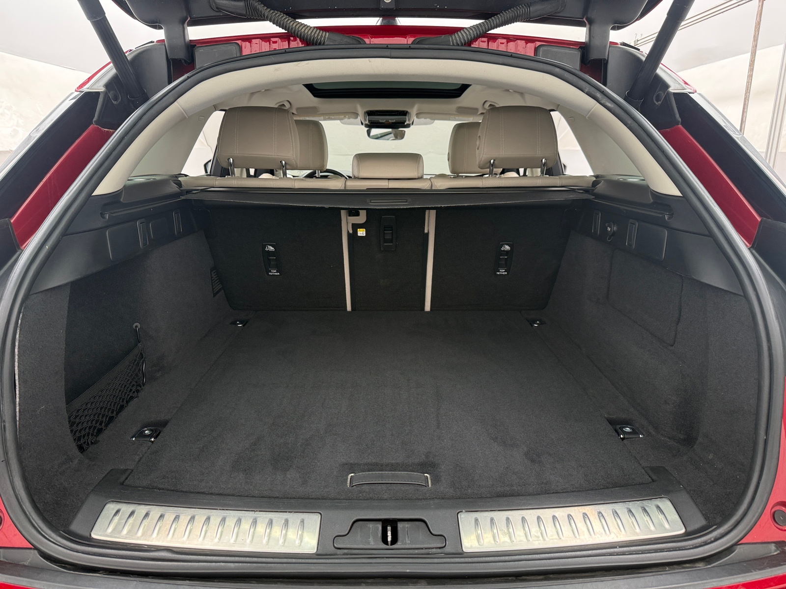 Thumbnail: 2021 Land Rover Range Rover Velar - 6