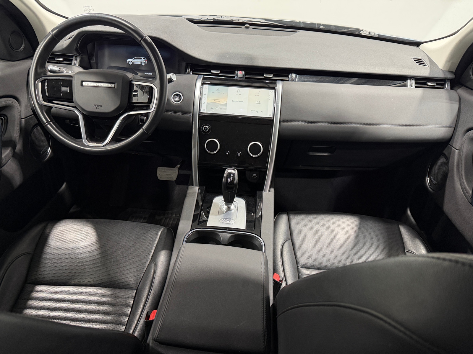 Thumbnail: 2022 Land Rover Discovery Sport - 2