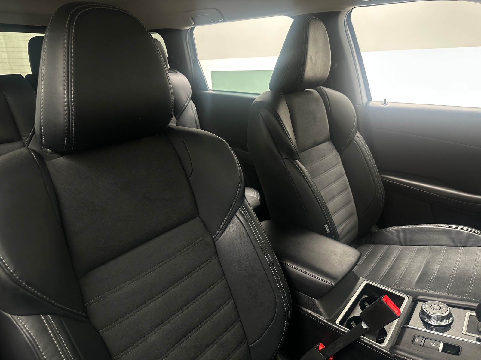 Thumbnail: 2023 Mitsubishi Outlander - 2