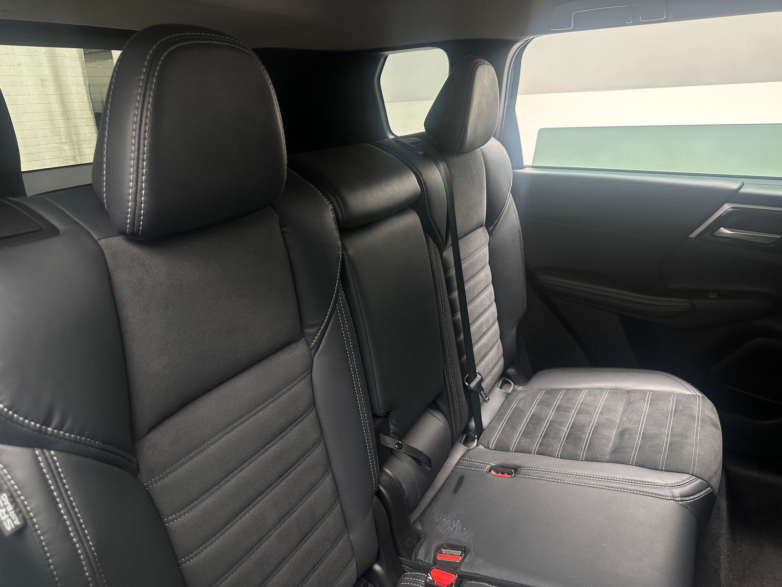 Thumbnail: 2023 Mitsubishi Outlander - 6