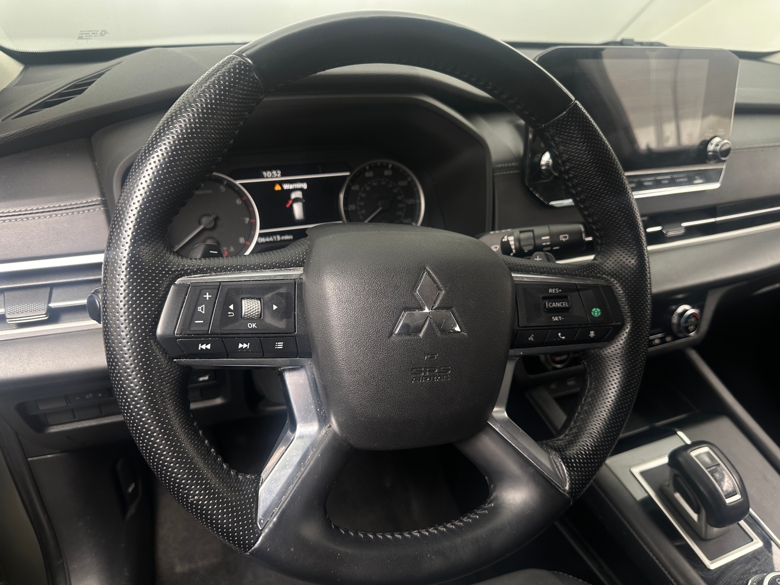Thumbnail: 2023 Mitsubishi Outlander - 5