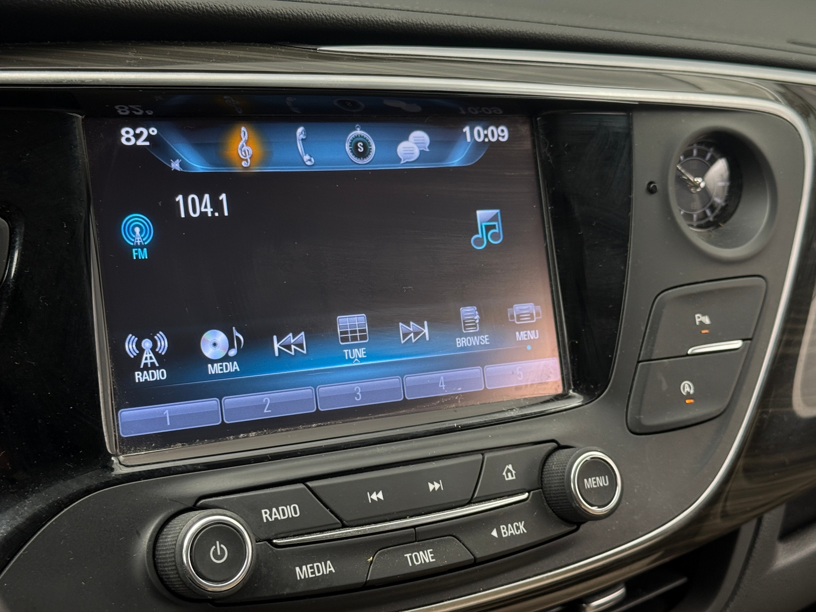 Thumbnail: 2020 Buick Envision - 3