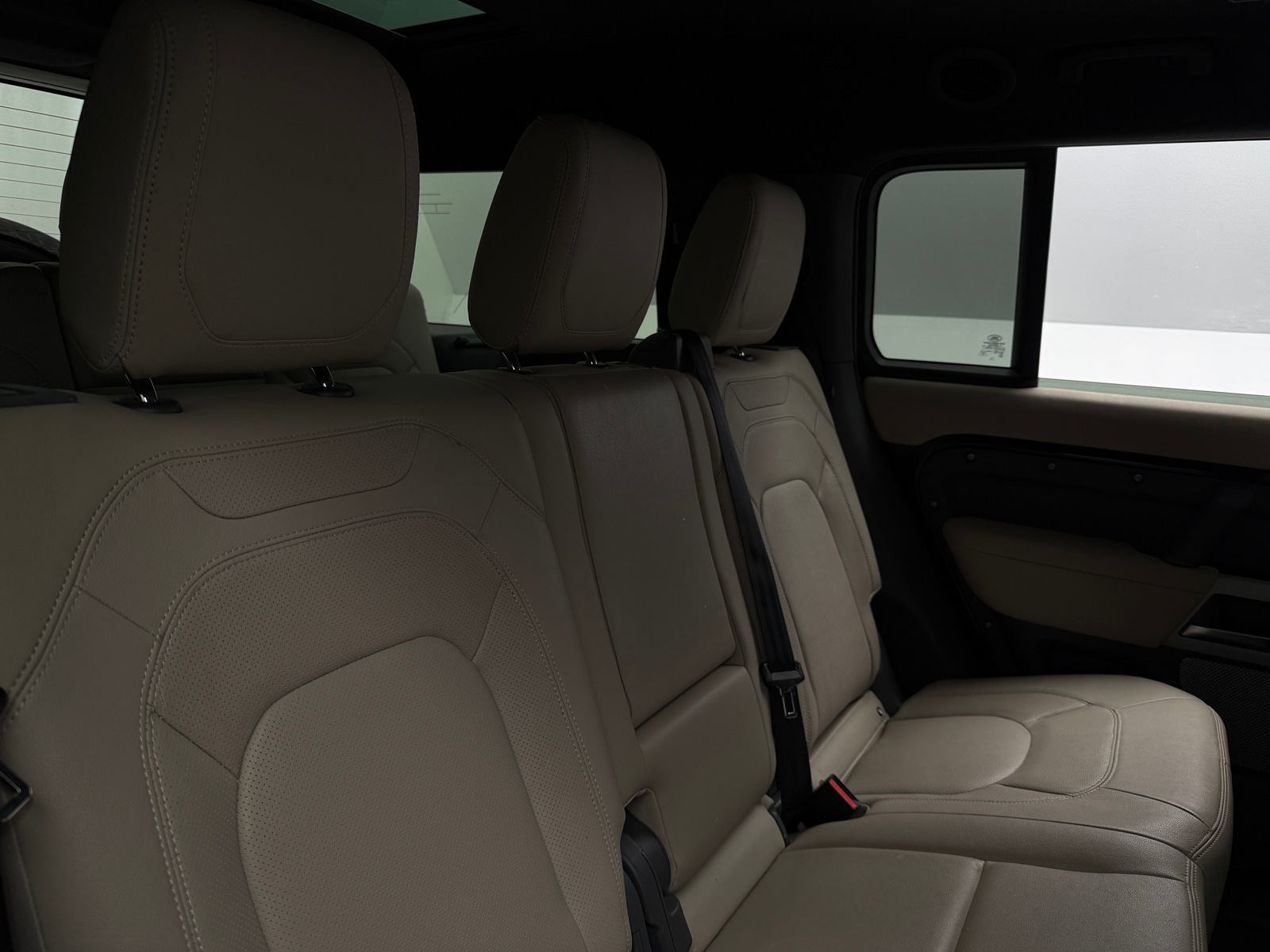 Thumbnail: 2023 Land Rover Defender - 6