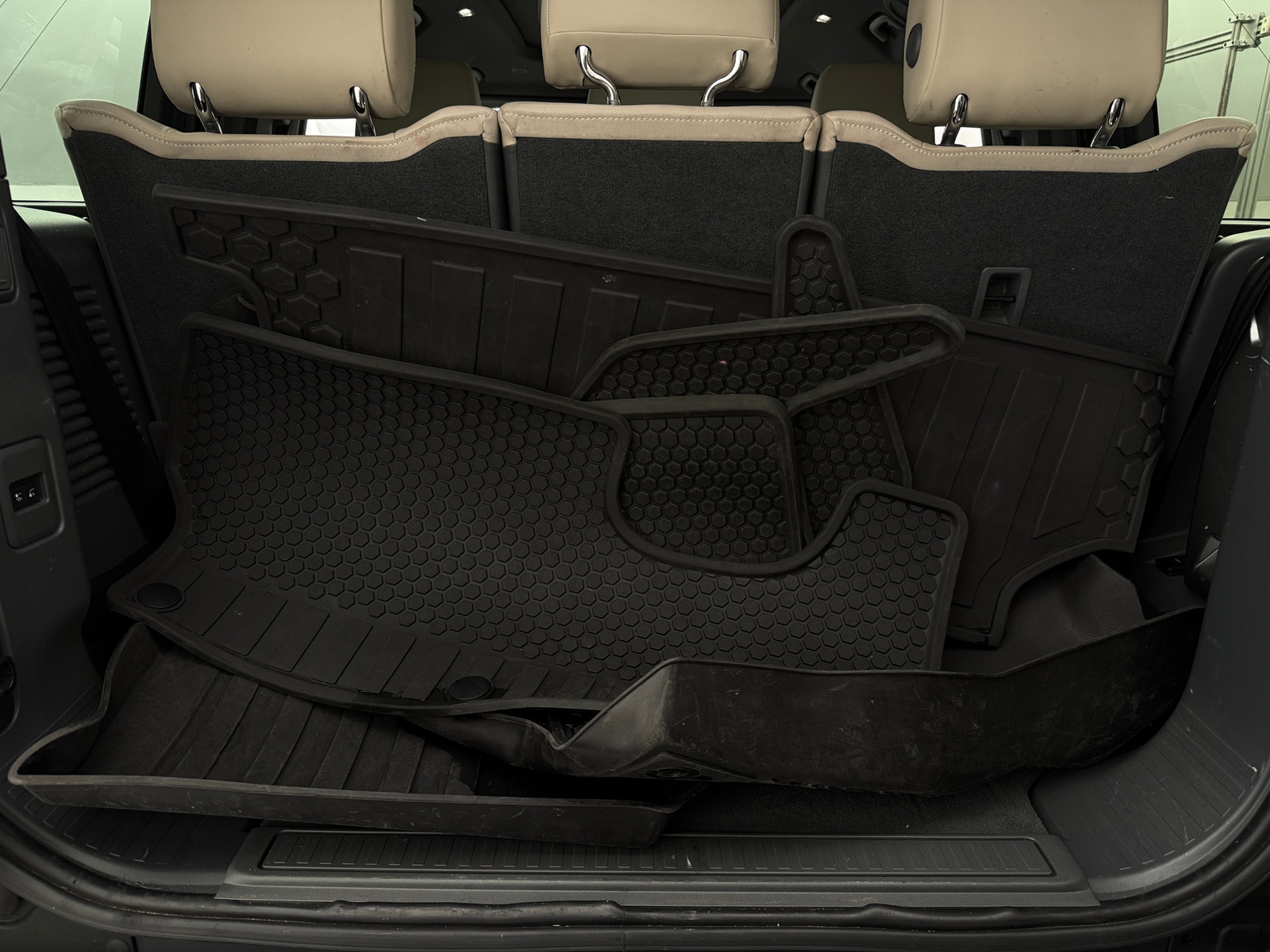Thumbnail: 2023 Land Rover Defender - 7
