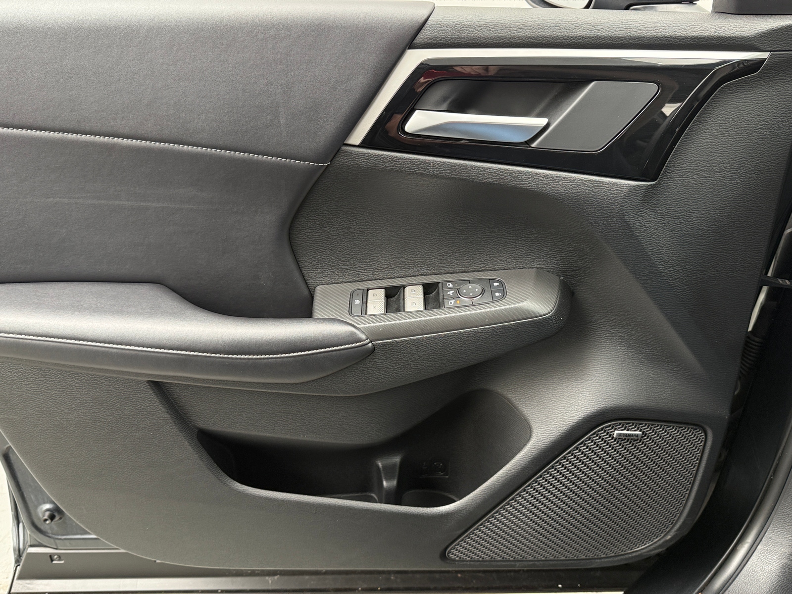 Thumbnail: 2025 Mitsubishi Outlander - 4