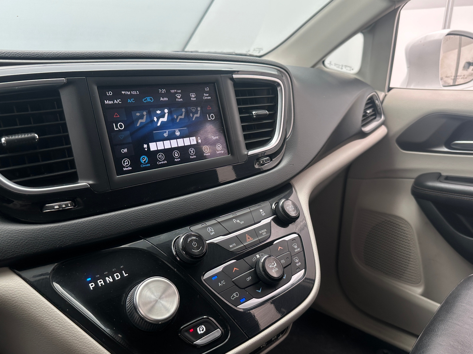 Thumbnail: 2020 Chrysler Pacifica - 3