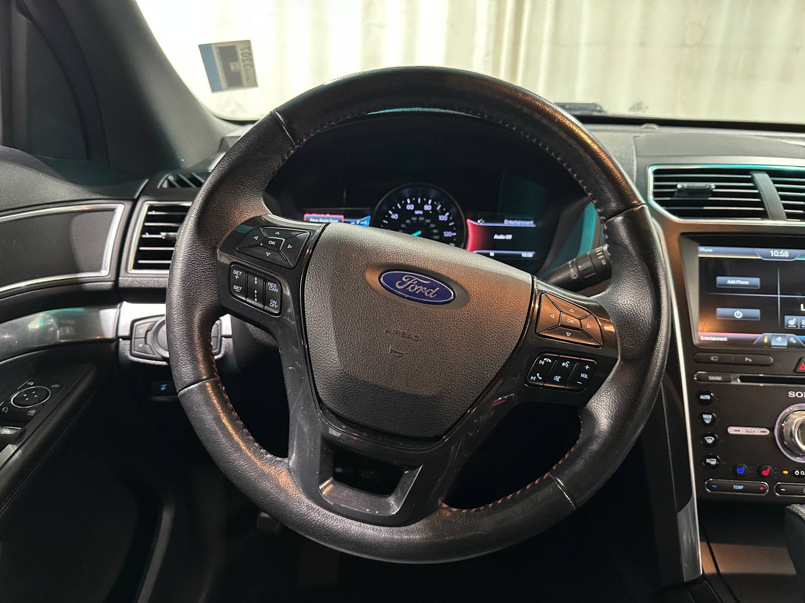 Thumbnail: 2016 Ford Explorer - 4