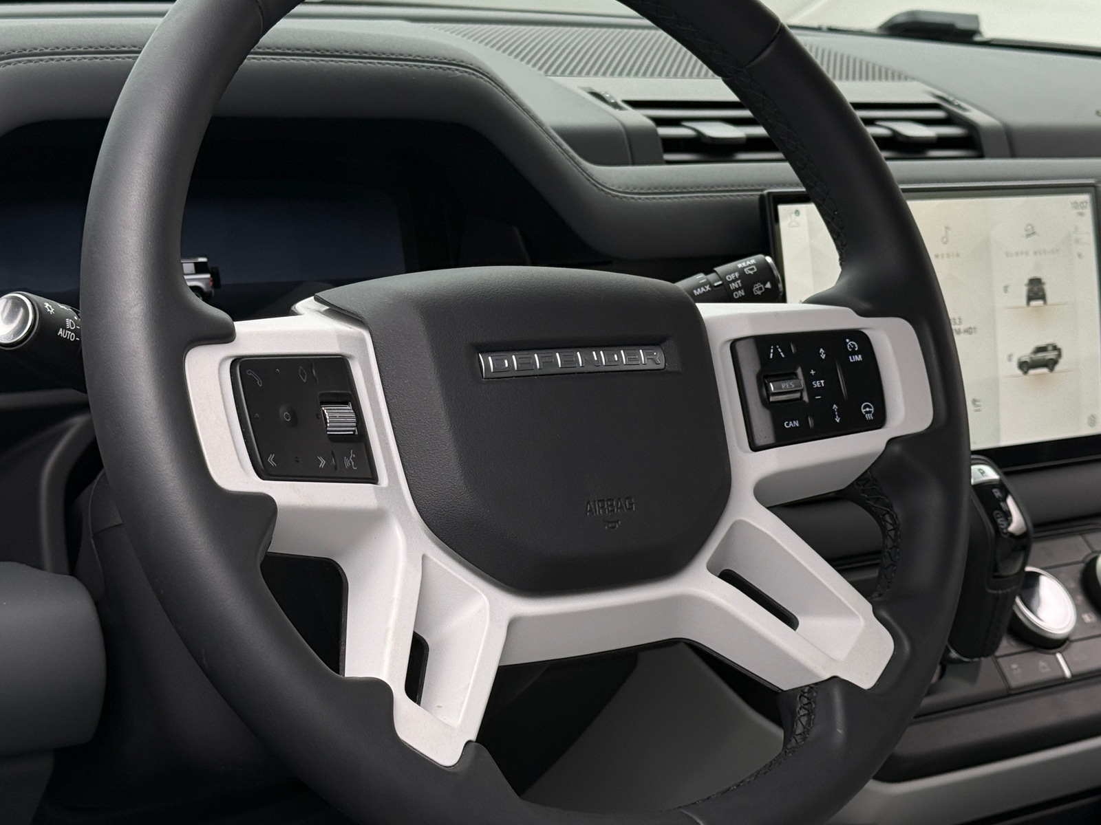 Thumbnail: 2025 Land Rover Defender - 3