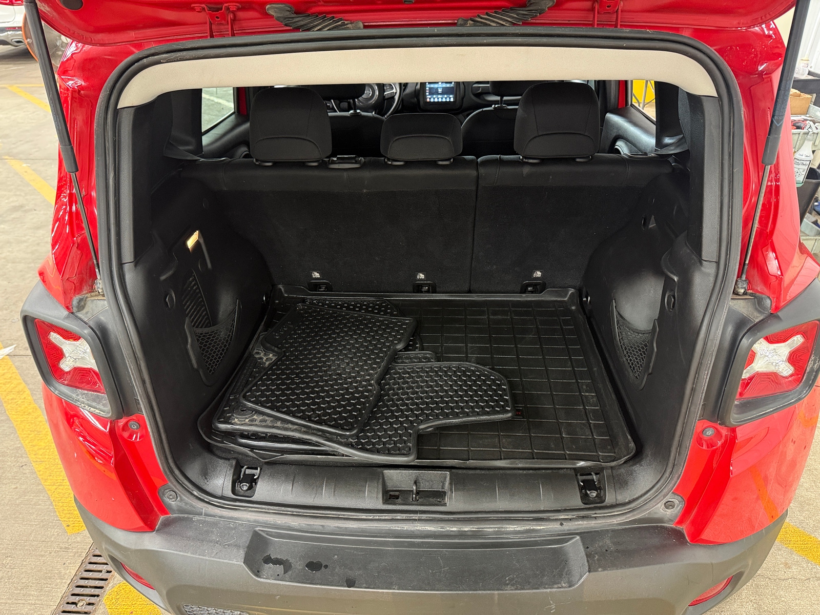 Thumbnail: 2019 Jeep Renegade - 7