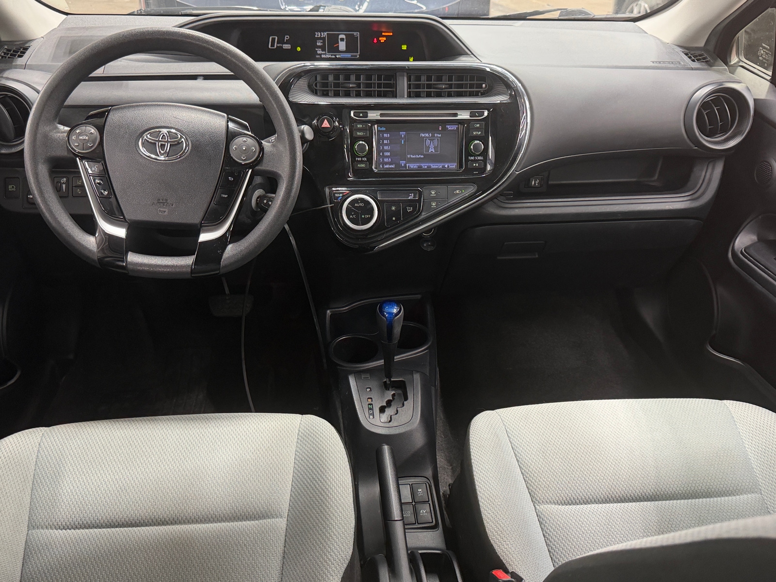 Thumbnail: 2018 Toyota Prius c - 3