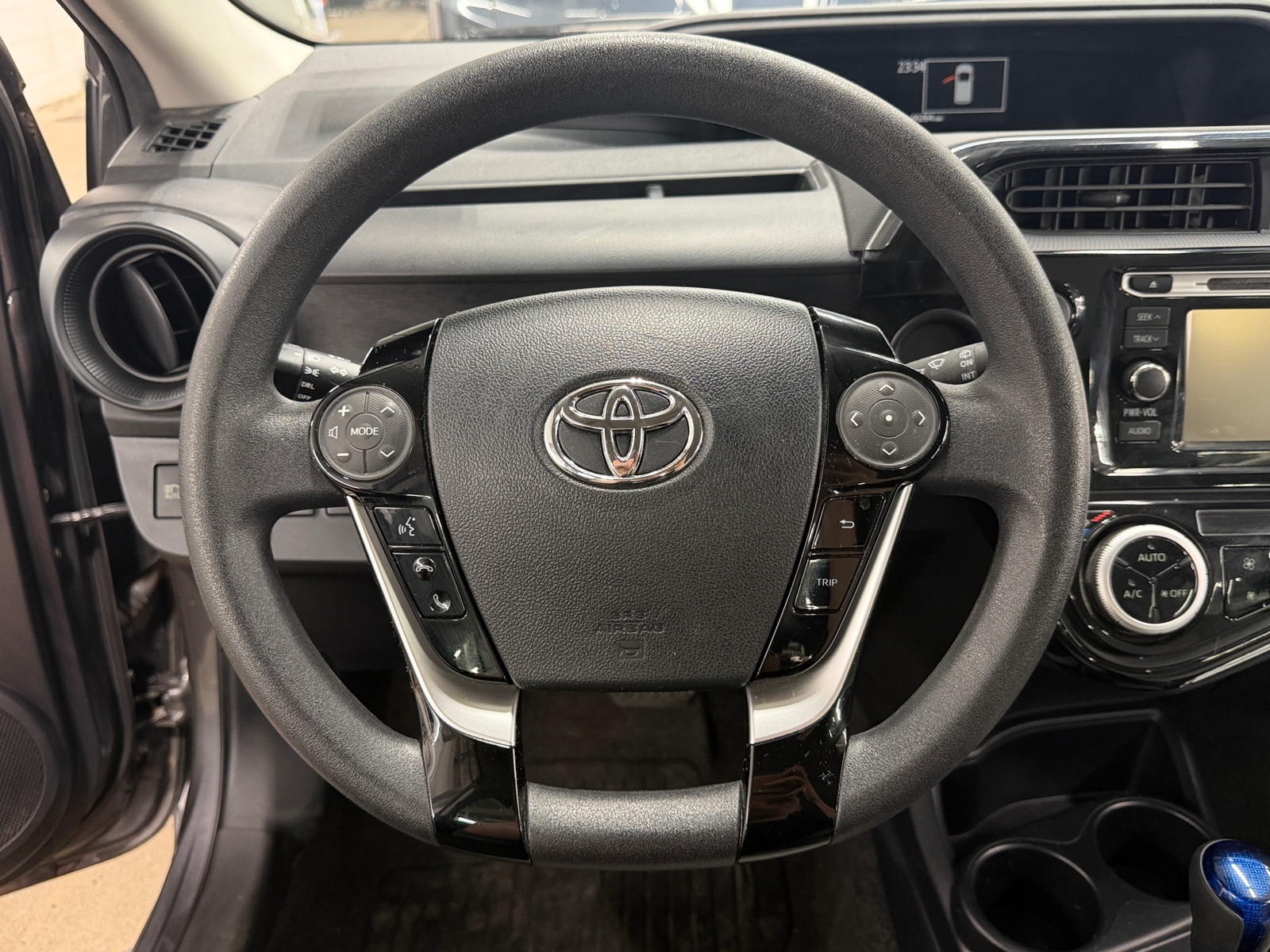 Thumbnail: 2018 Toyota Prius c - 5