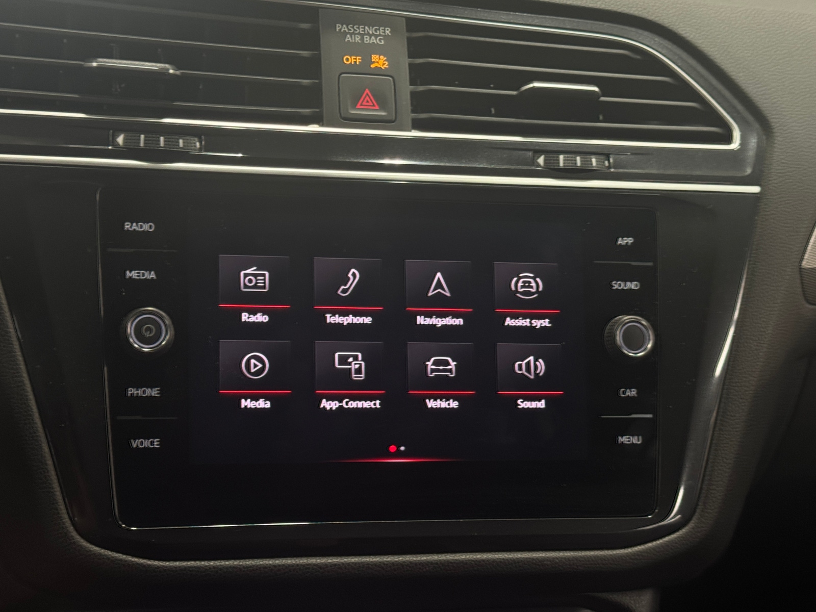 Thumbnail: 2024 Volkswagen Tiguan - 4