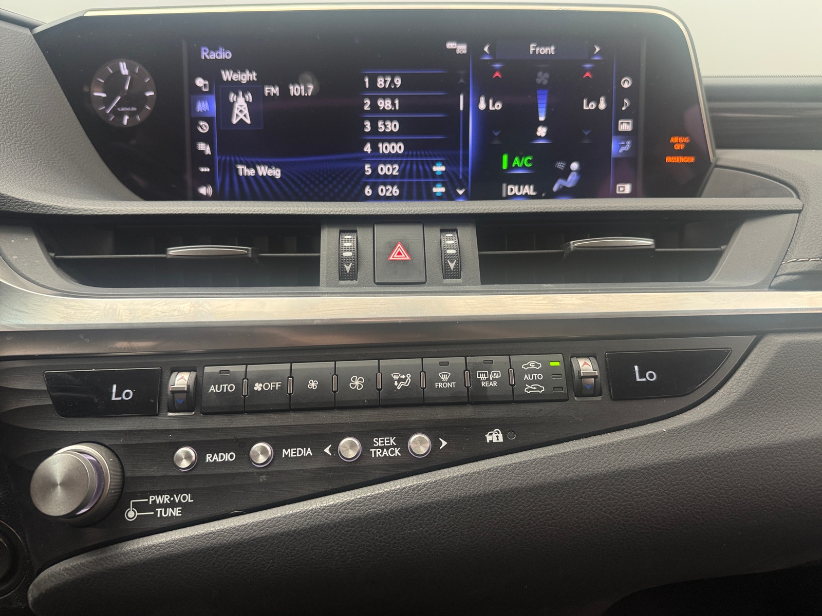 Thumbnail: 2021 Lexus ES - 4