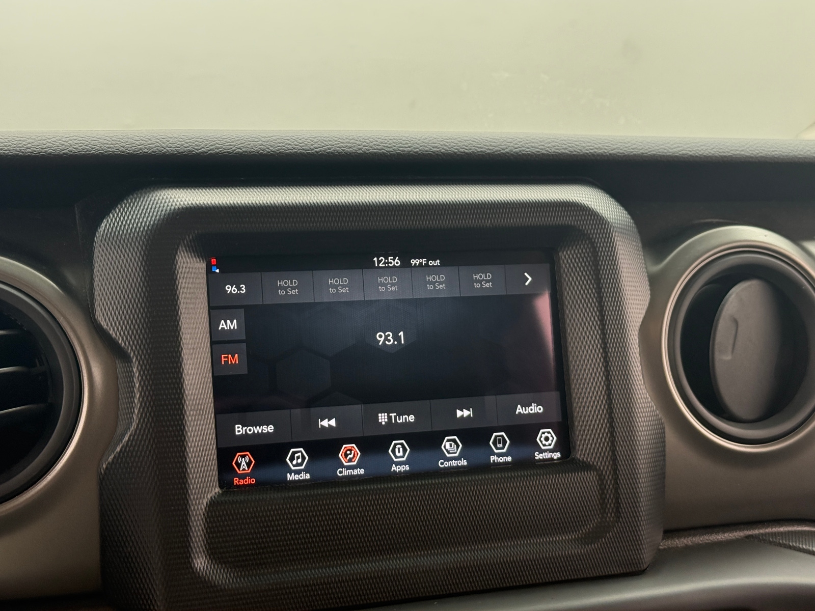 Thumbnail: 2023 Jeep Gladiator - 4