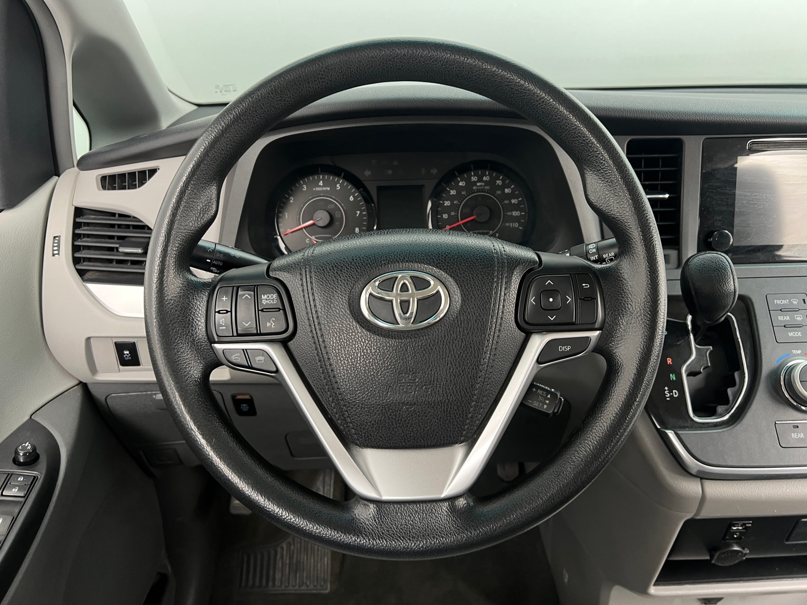 Thumbnail: 2015 Toyota Sienna - 5