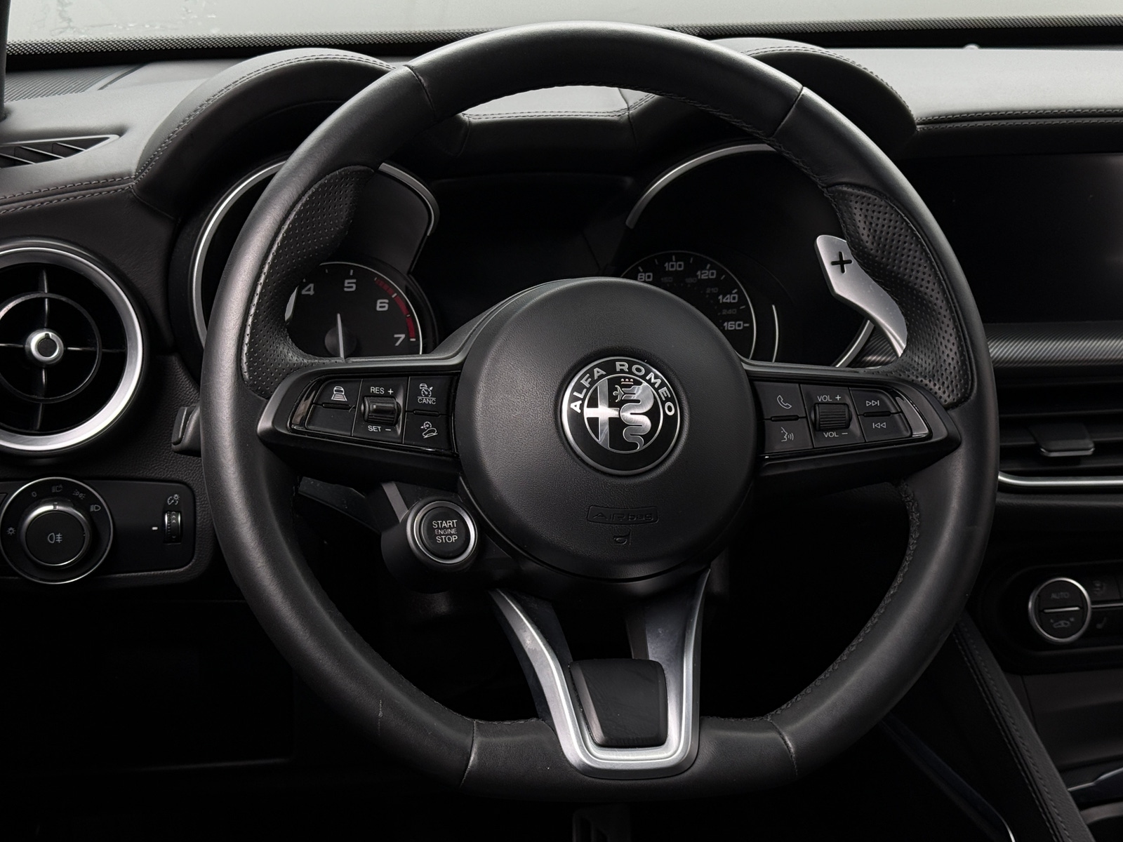 Thumbnail: 2023 Alfa Romeo Stelvio - 4