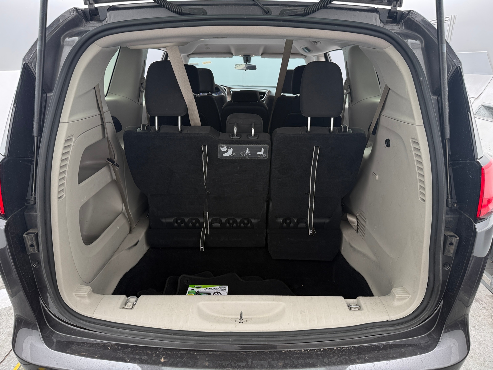 Thumbnail: 2018 Chrysler Pacifica - 7