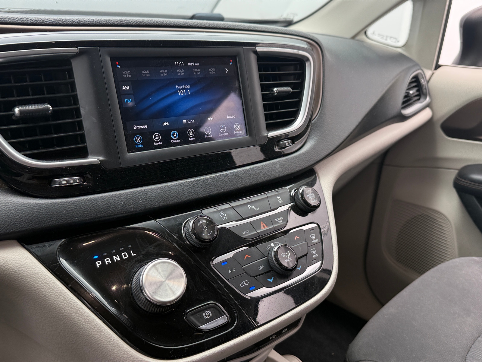 Thumbnail: 2018 Chrysler Pacifica - 4