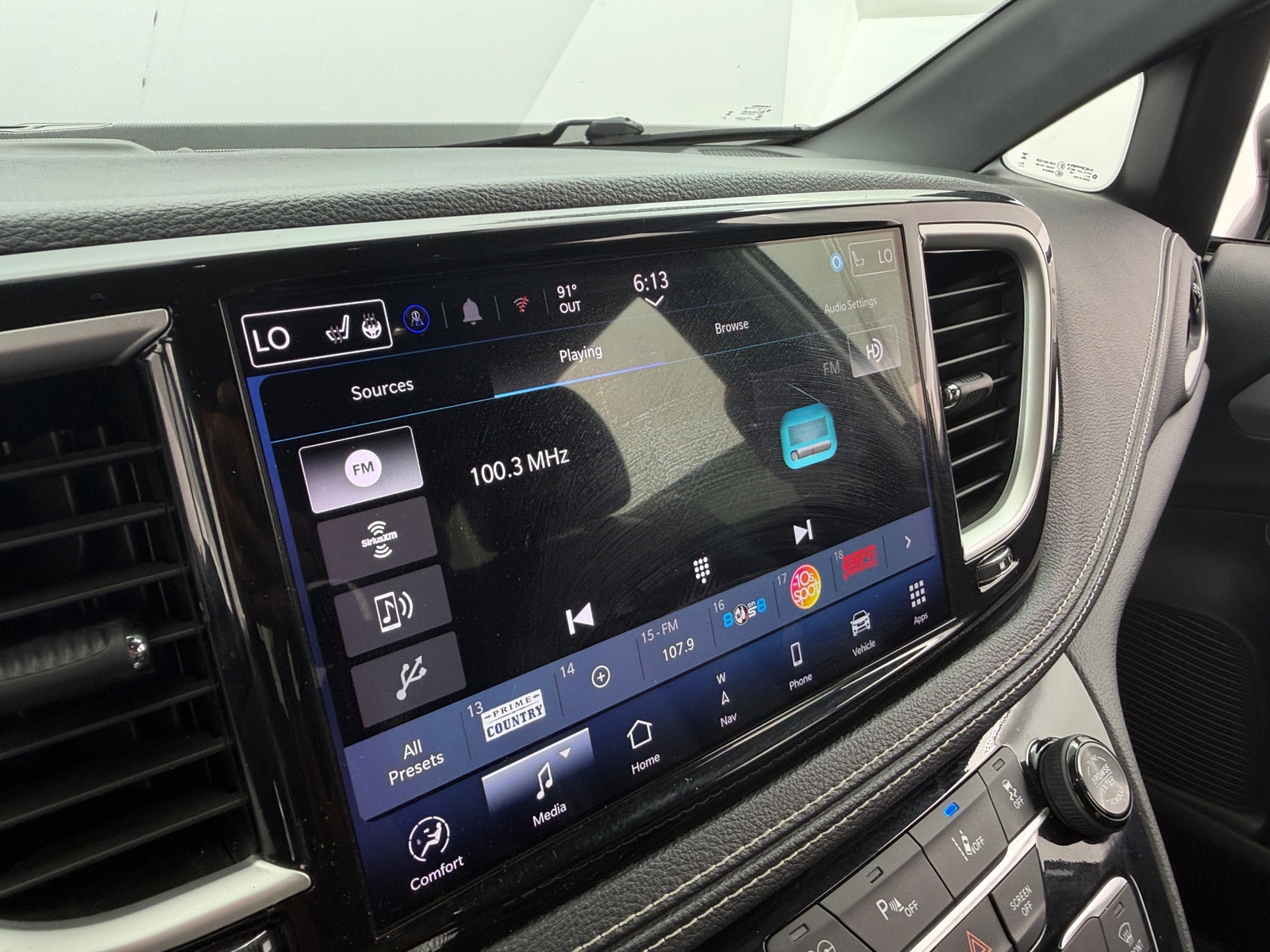 Thumbnail: 2024 Chrysler Pacifica - 3