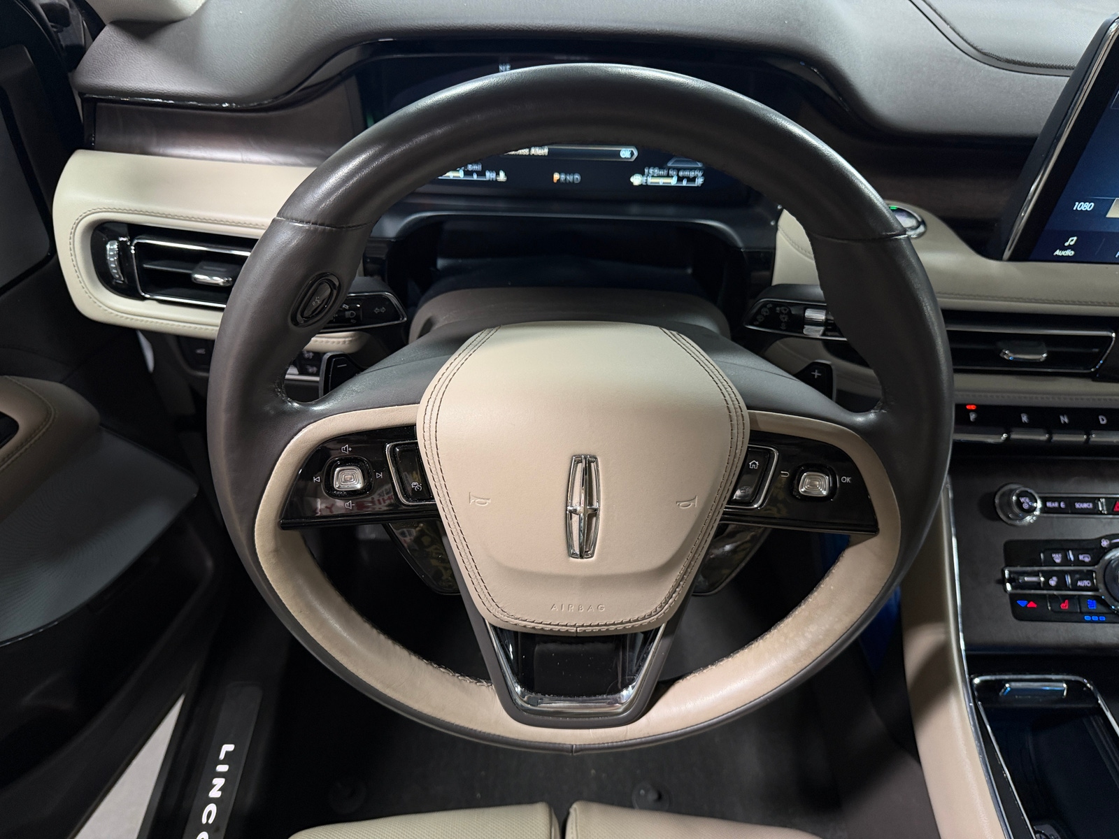 Thumbnail: 2021 Lincoln Aviator - 4