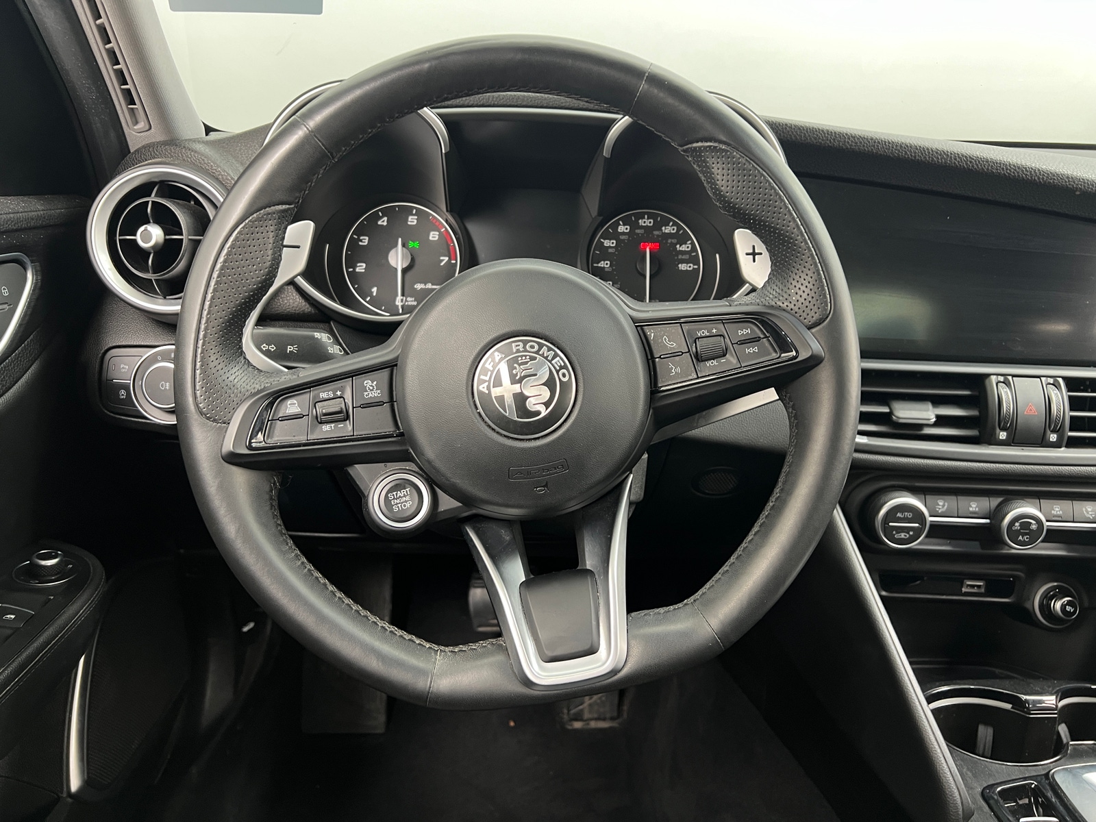 Thumbnail: 2021 Alfa Romeo Giulia - 4