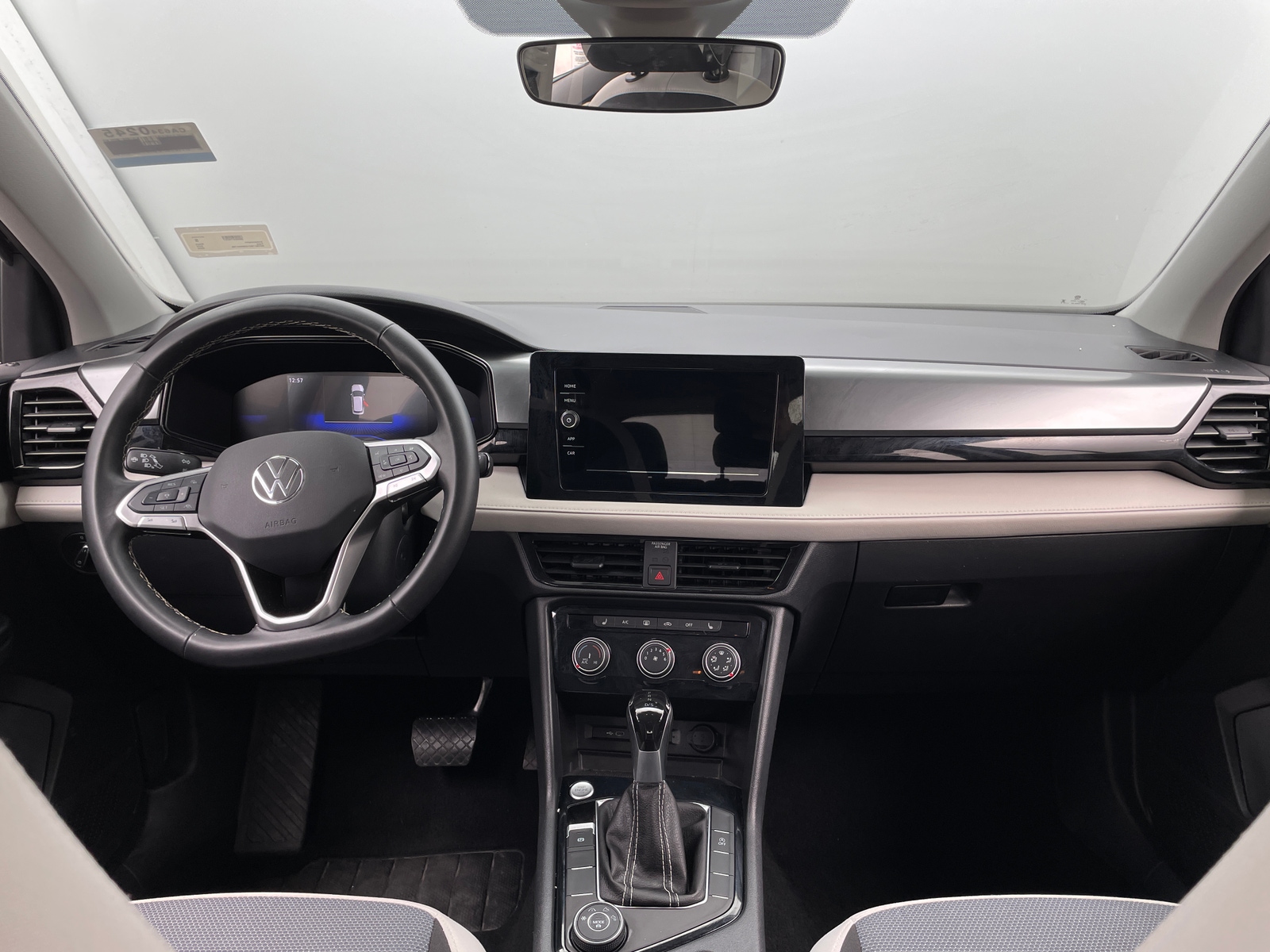Thumbnail: 2025 Volkswagen Taos - 3