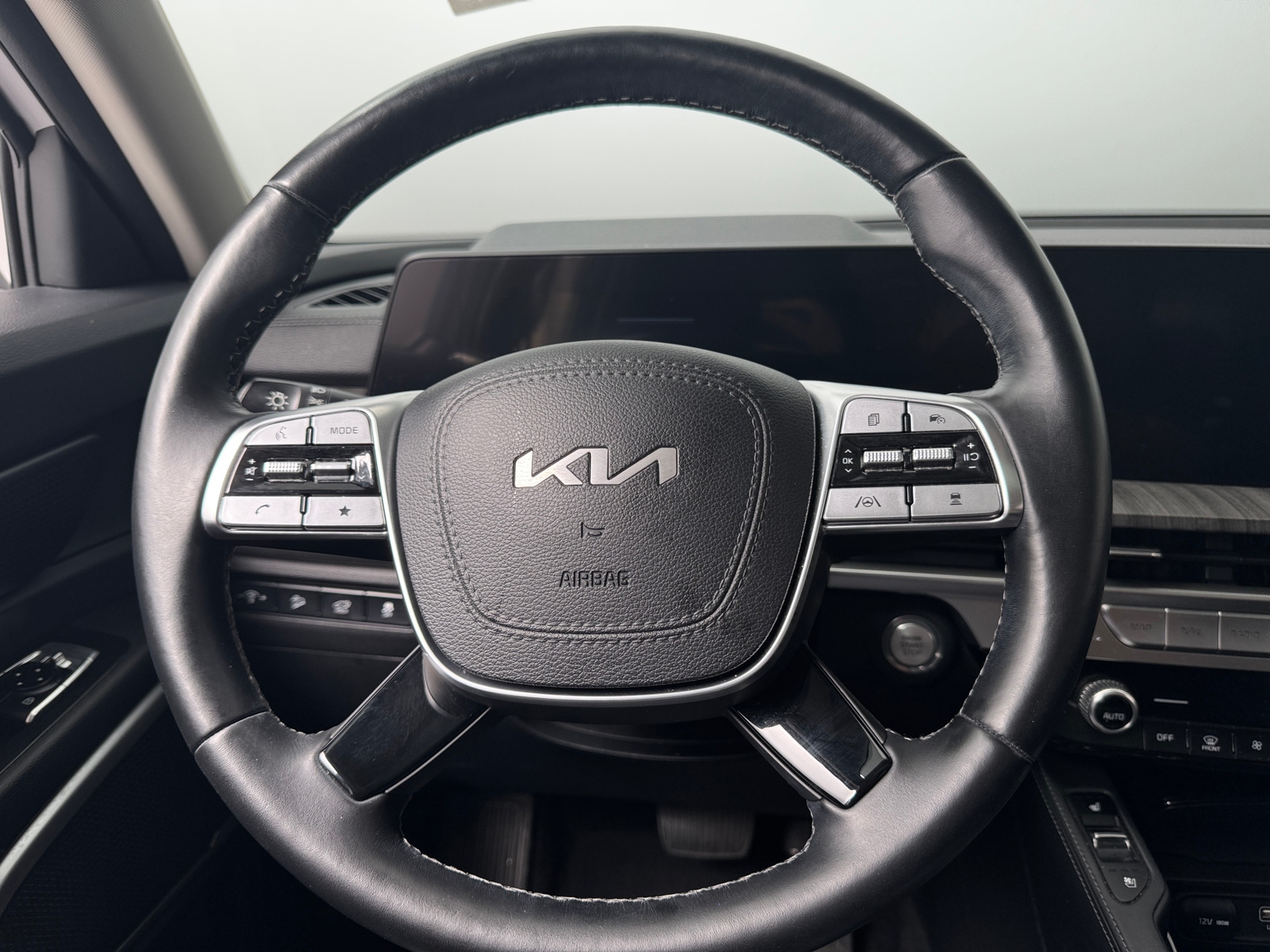 Thumbnail: 2023 Kia Telluride - 4