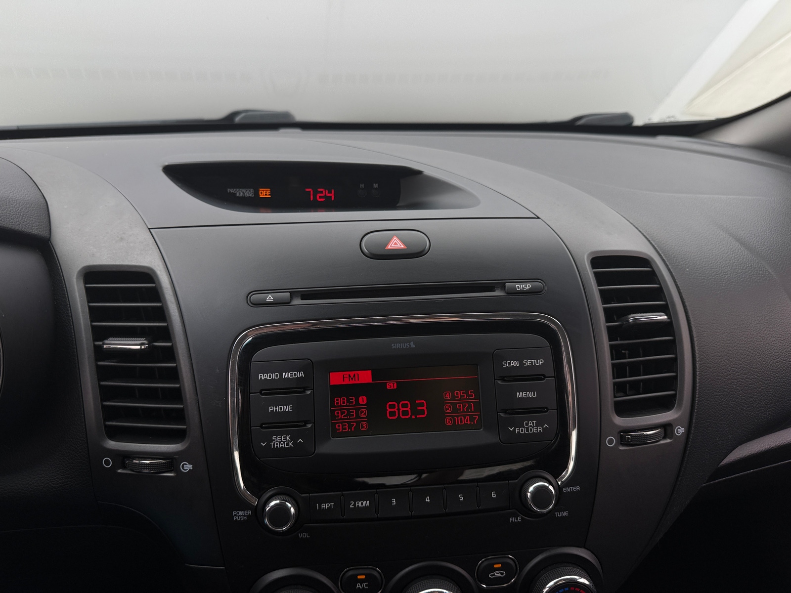 Thumbnail: 2017 Kia Forte - 4