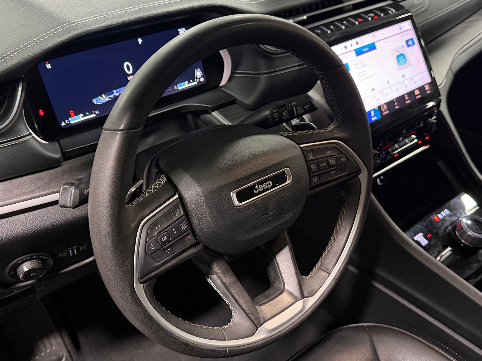 Thumbnail: 2023 Jeep Grand Cherokee L - 4