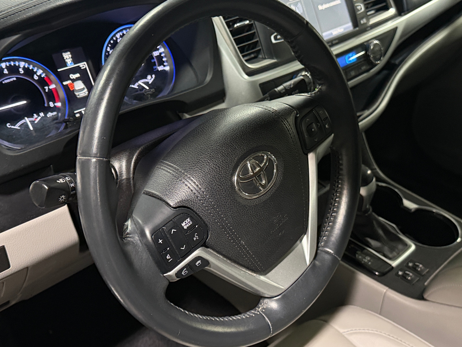 Thumbnail: 2016 Toyota Highlander - 4