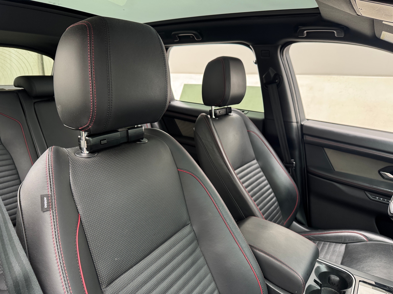 Thumbnail: 2020 Land Rover Discovery Sport - 2
