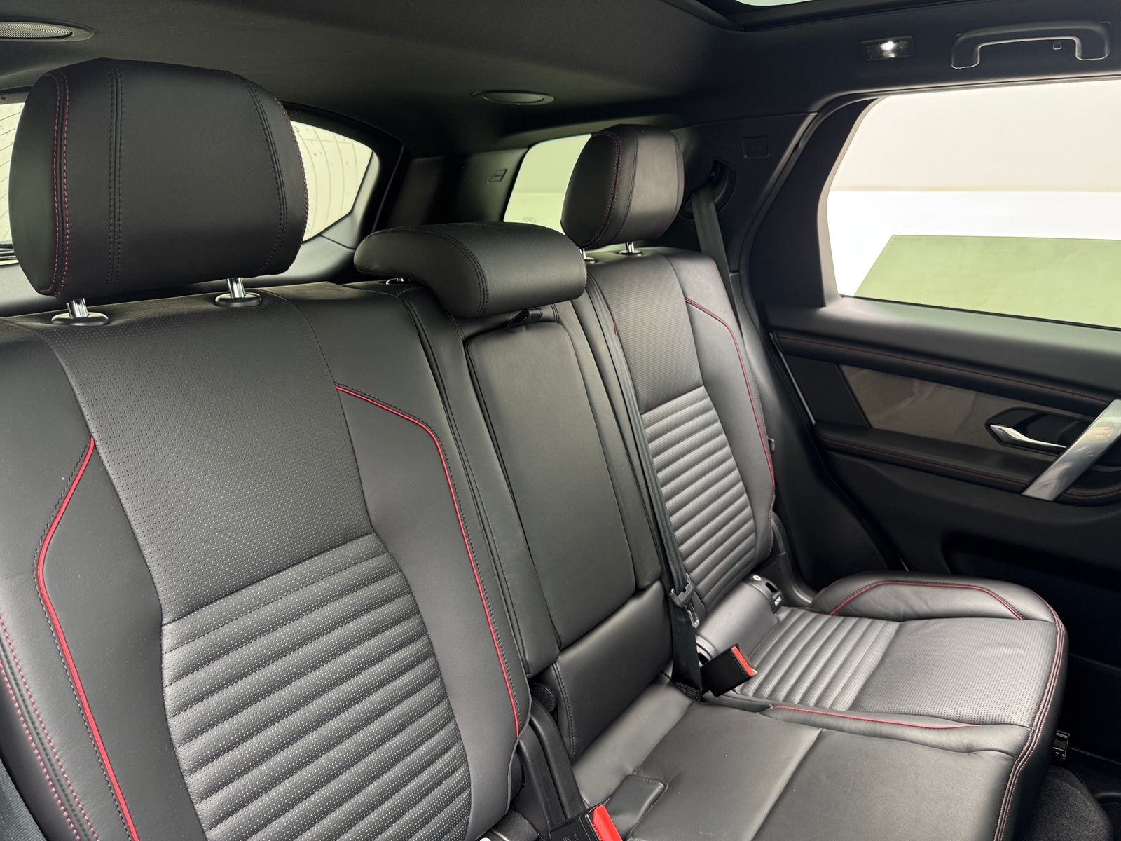 Thumbnail: 2020 Land Rover Discovery Sport - 6